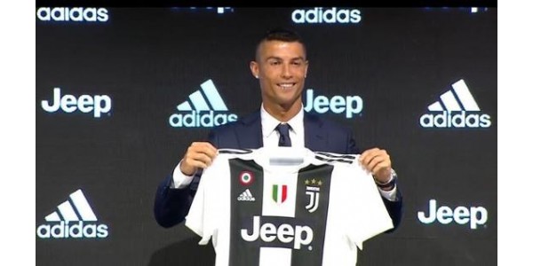 Ronaldo bierze udział w spotkaniu Juventusu, aby pokazać koszulkę nr 7